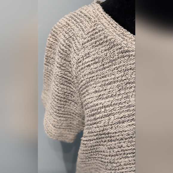 Liz Claiborne sweater size medium petite - Picture 3 of 4